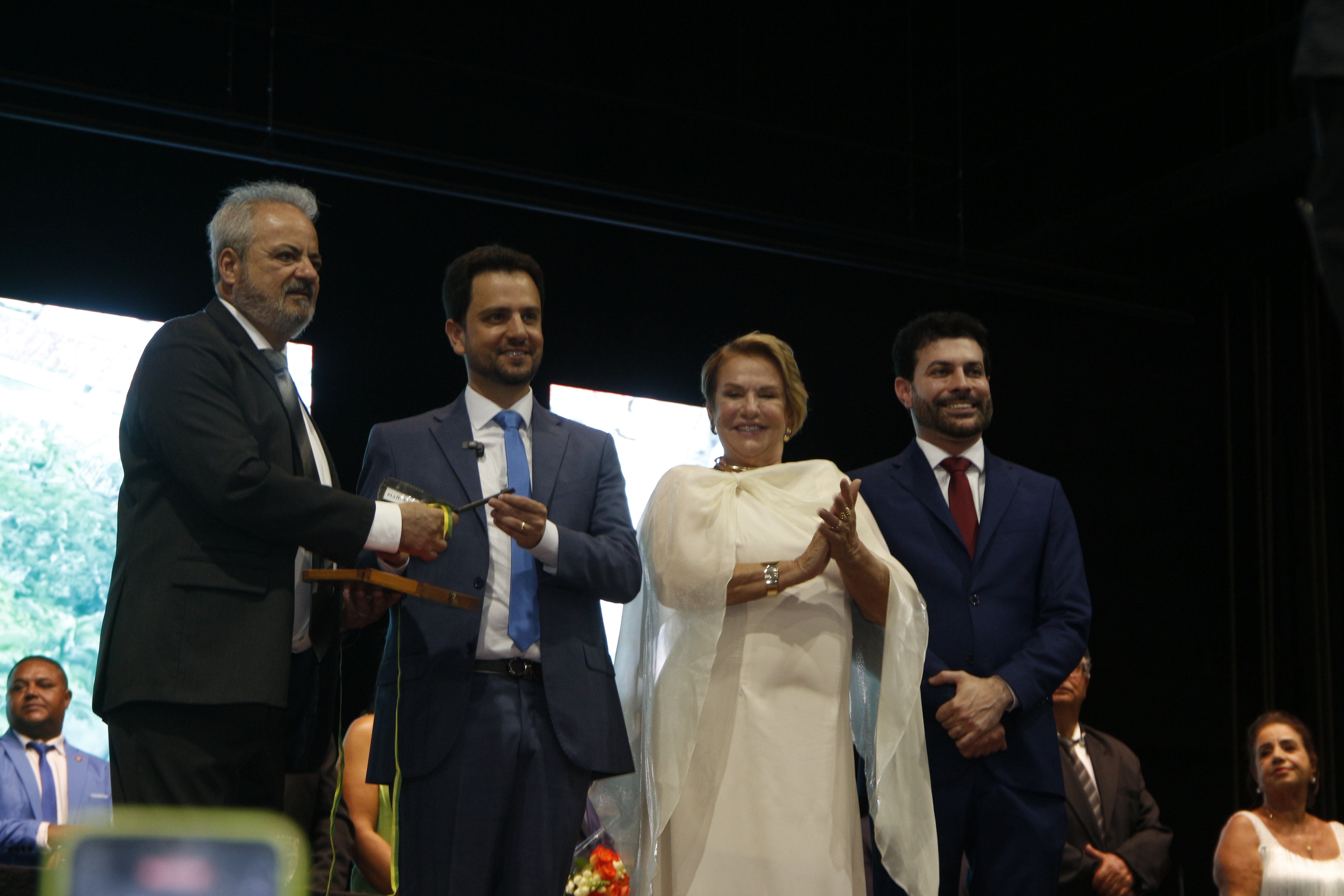 Câmara de Mariana inicia Legislatura 2025-2028 e empossa o prefeito Juliano Duarte e a vice-prefeita Sônia Azzi