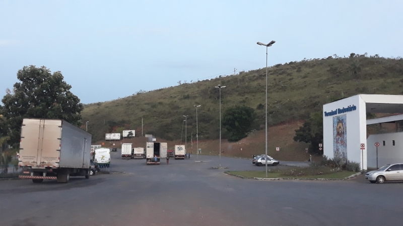 Pátio da rodoviária de Mariana