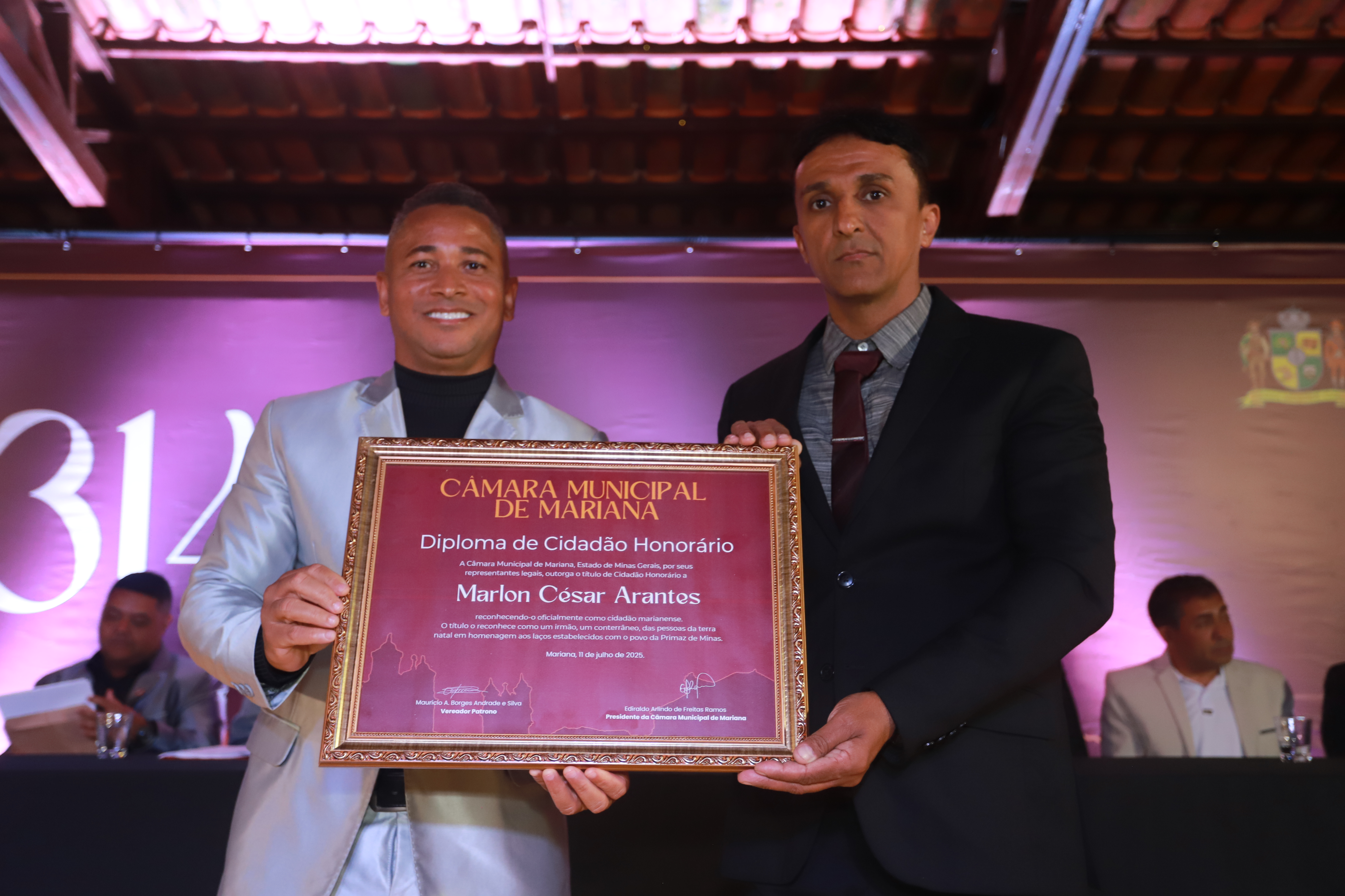 Câmara de Mariana celebra 314 anos com entrega de 26 títulos e homenagens em noite solene