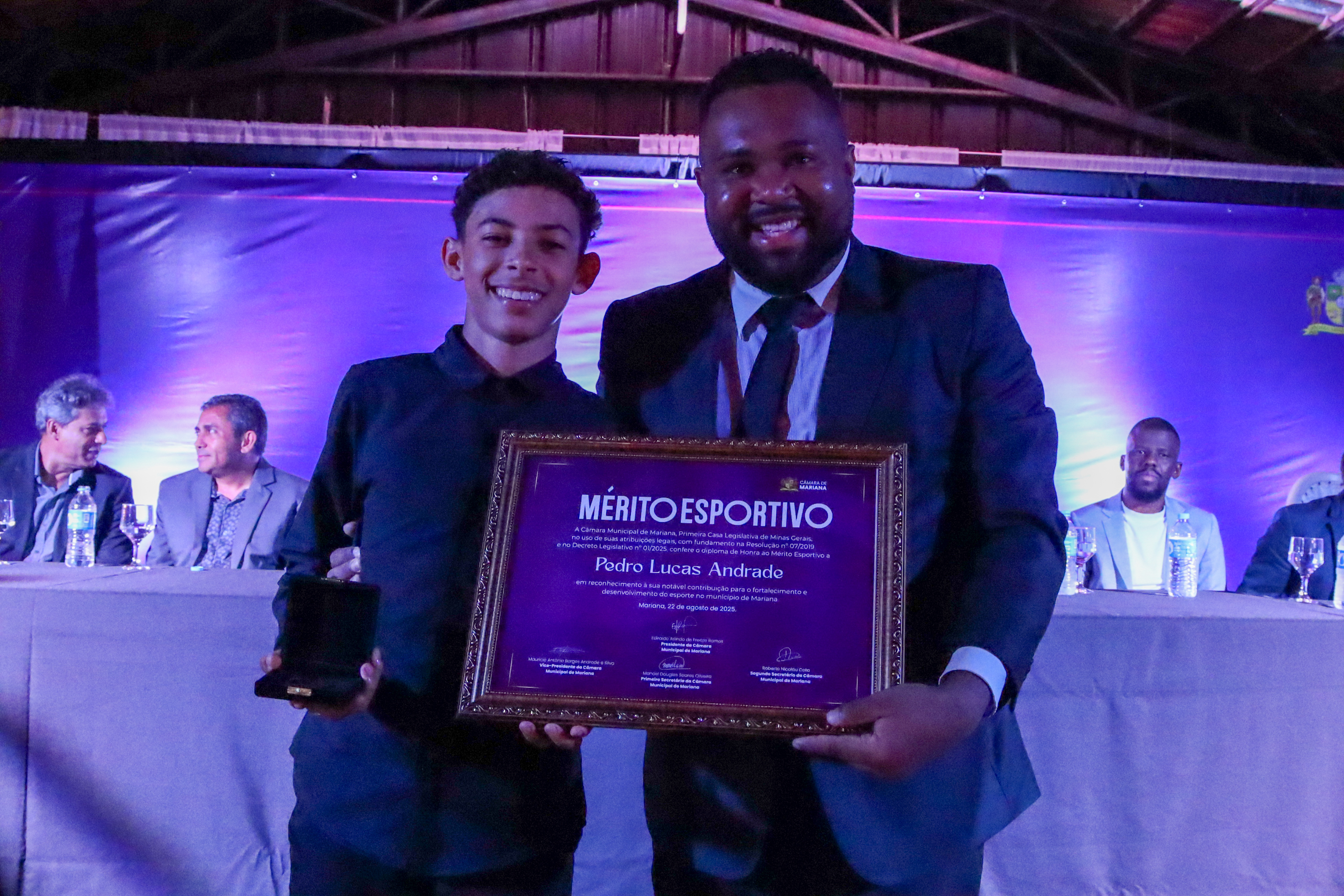Câmara de Mariana homenageia cidadãos com a medalha do Mérito Esportivo 2025