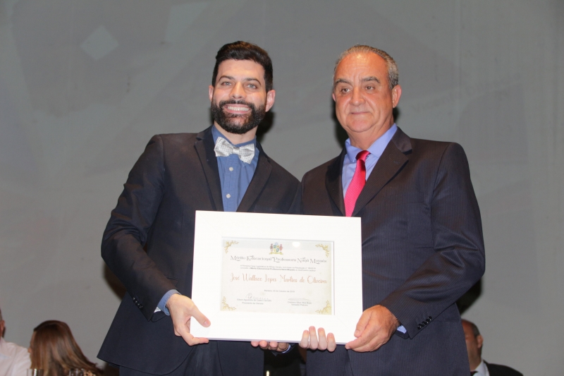 Câmara homenageia destaques da educação, cultura, ação social e igualdade racial em sessão solene
