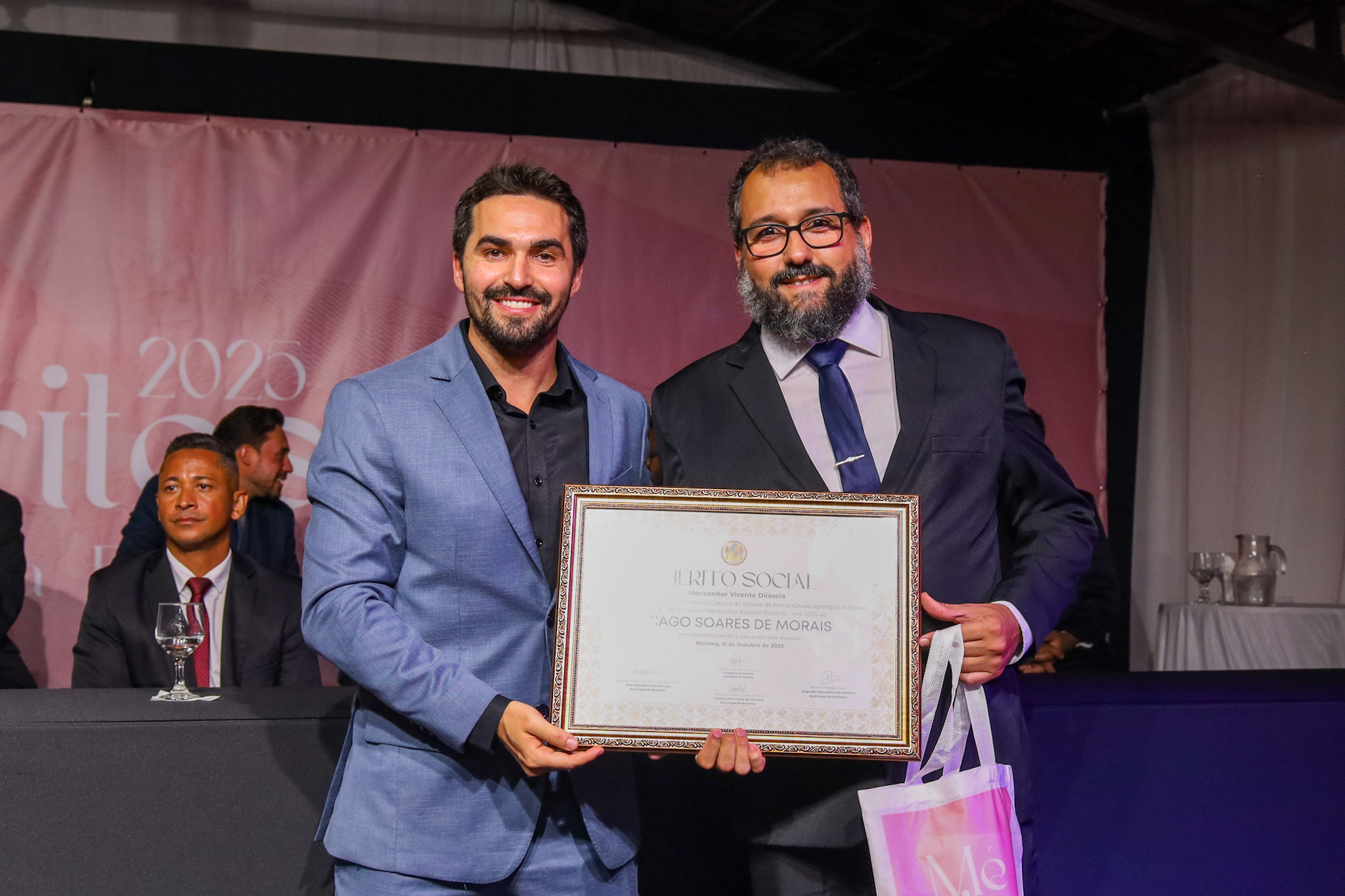 Câmara Municipal de Mariana homenageia personalidades com o Mérito Educacional, Cultural, Social, Racial e Aldravista - Edição 2025