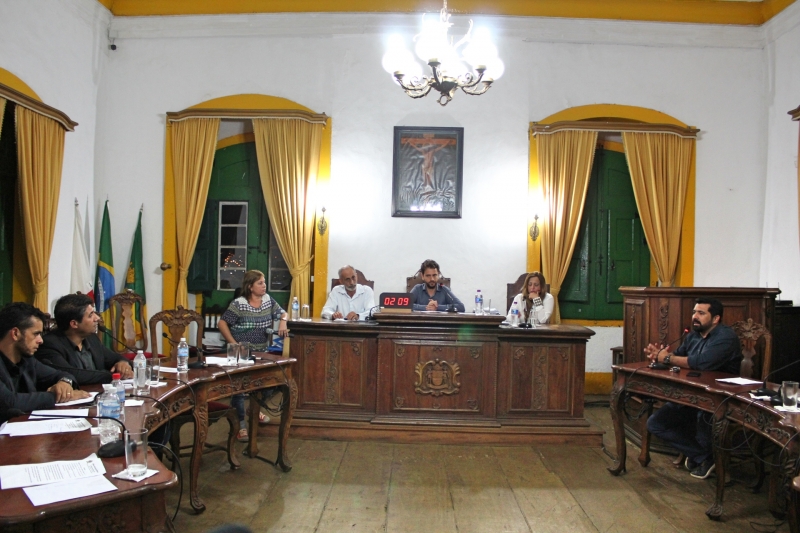 Vereadores debatem os assuntos da 38ª Reunião Ordinária.