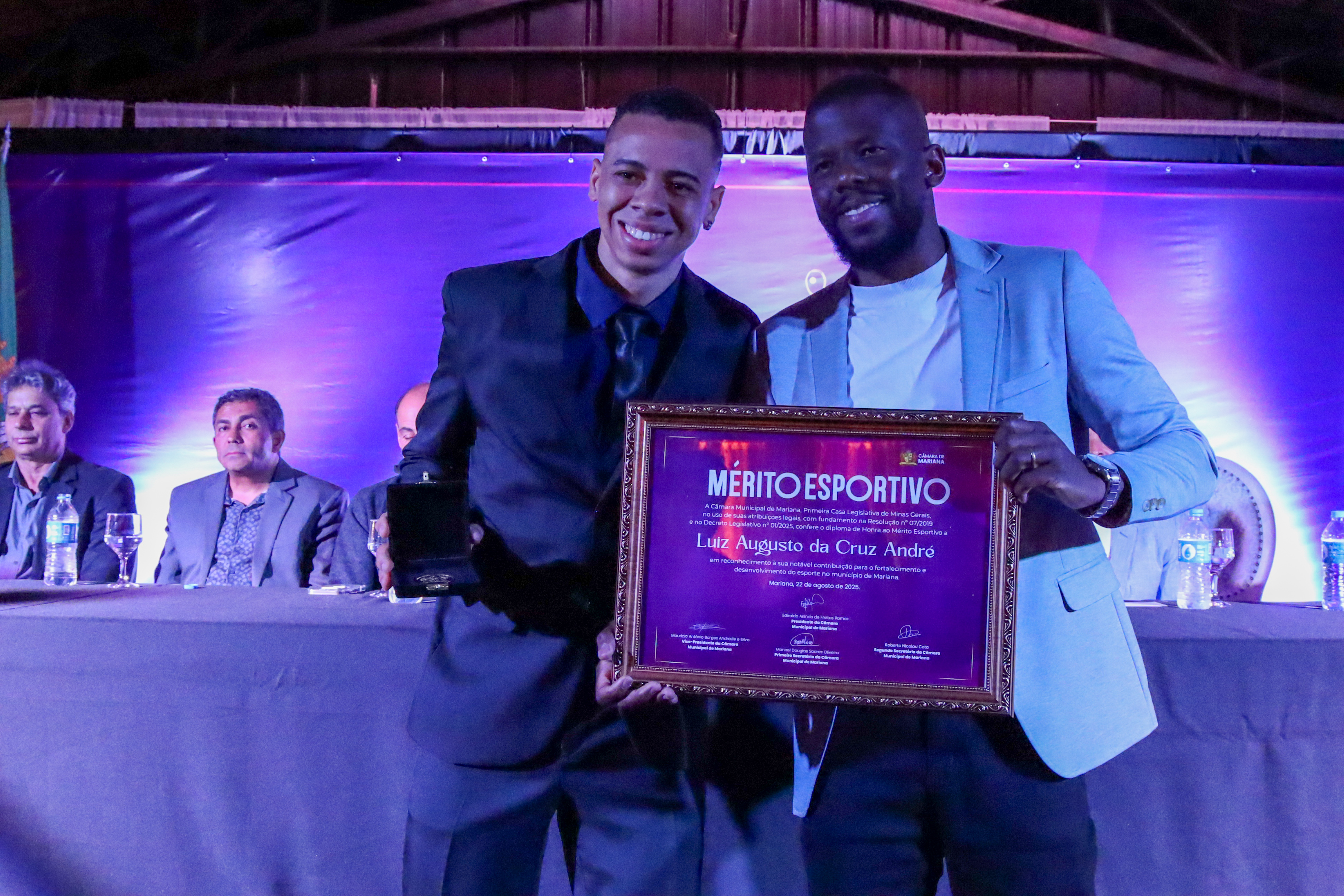 Câmara de Mariana homenageia cidadãos com a medalha do Mérito Esportivo 2025