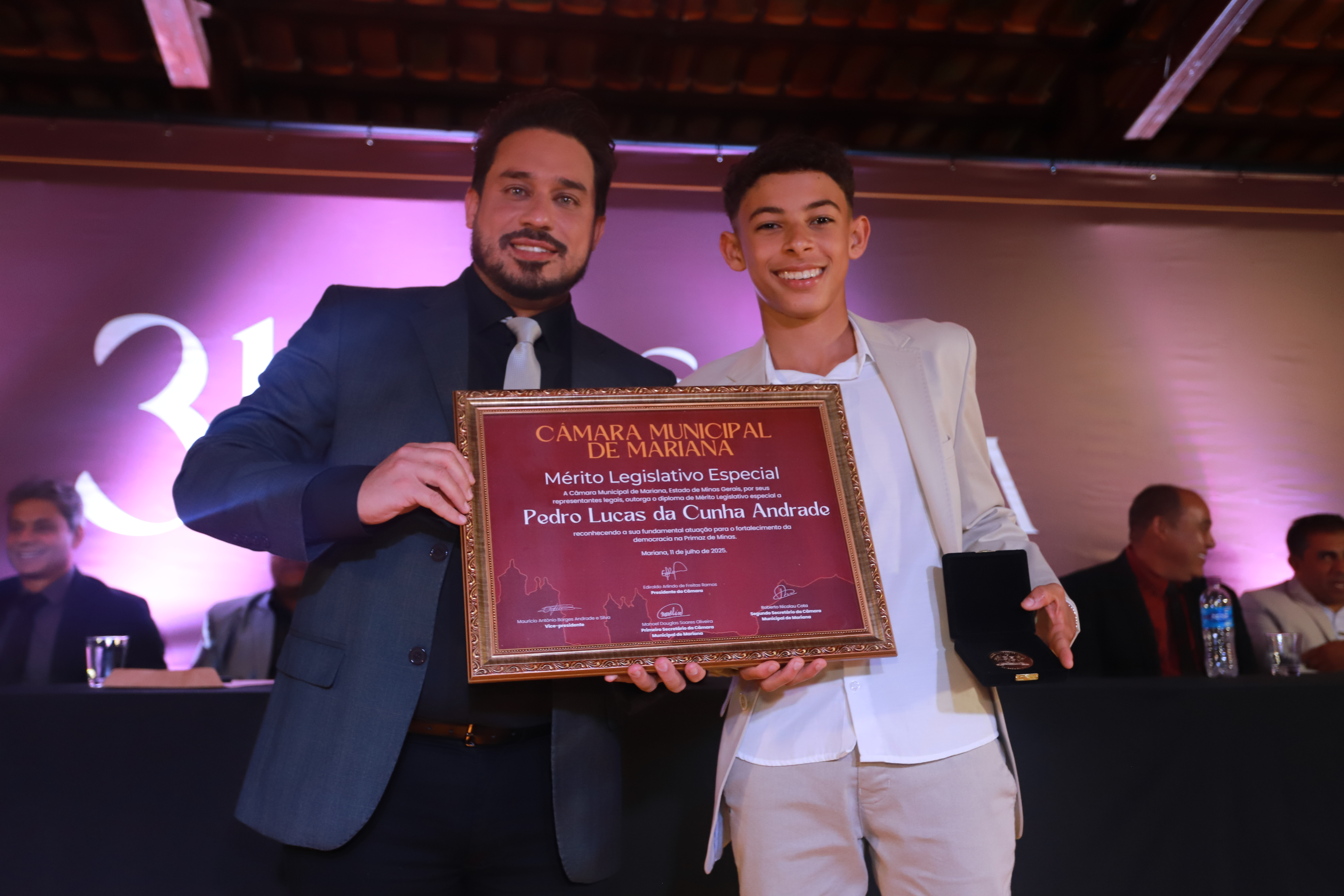 Câmara de Mariana celebra 314 anos com entrega de 26 títulos e homenagens em noite solene