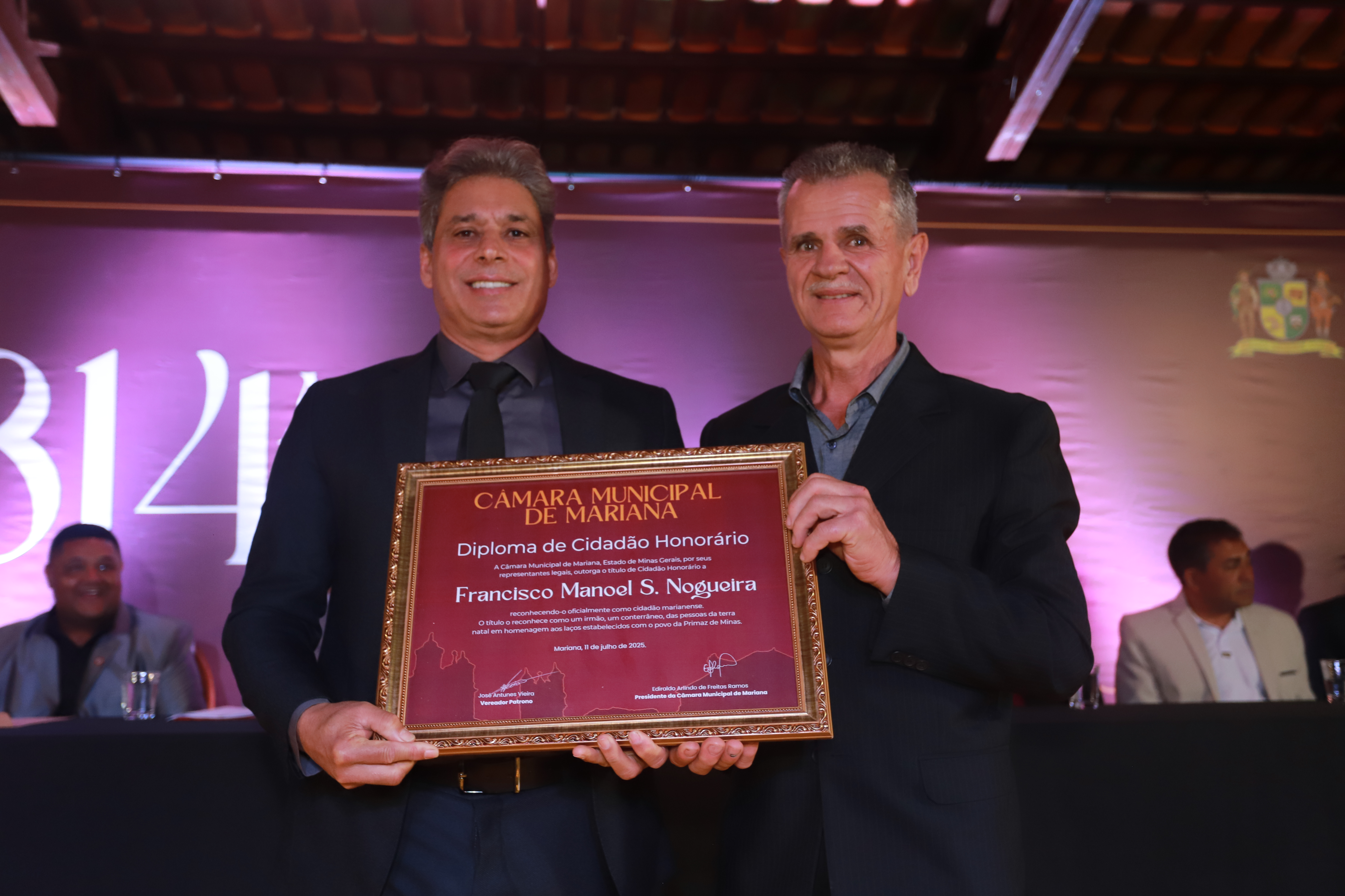 Câmara de Mariana celebra 314 anos com entrega de 26 títulos e homenagens em noite solene