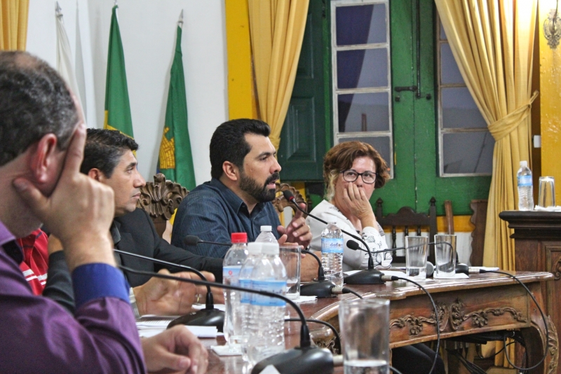 Vereadores debatem os assuntos da 38ª Reunião Ordinária.