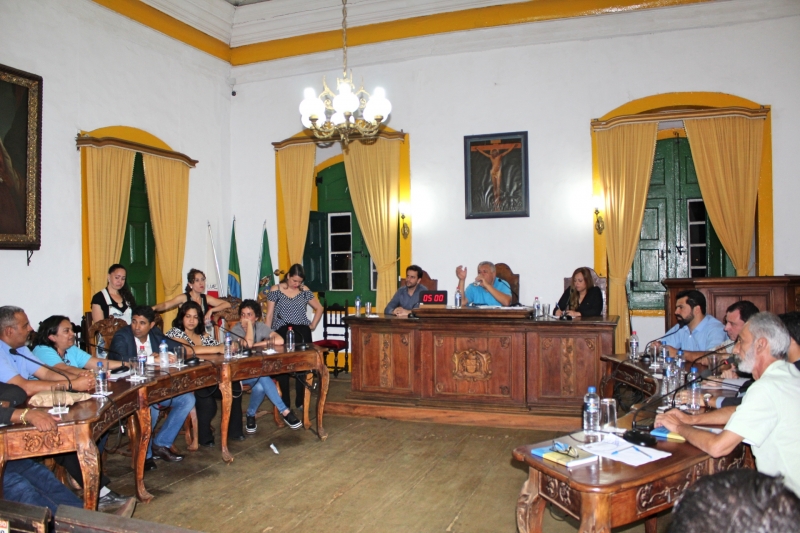 Vereadores debatem os assuntos da 30ª Reunião Ordinária.