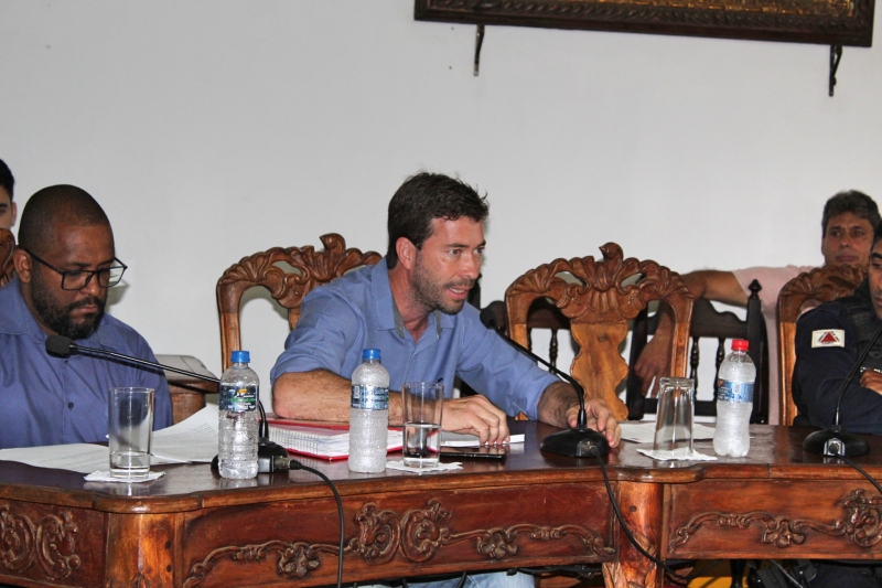 Vereadores debatem os assuntos da 32ª Reunião Ordinária.