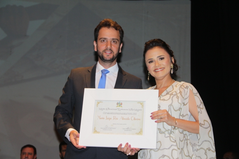 Câmara homenageia destaques da educação, cultura, ação social e igualdade racial em sessão solene