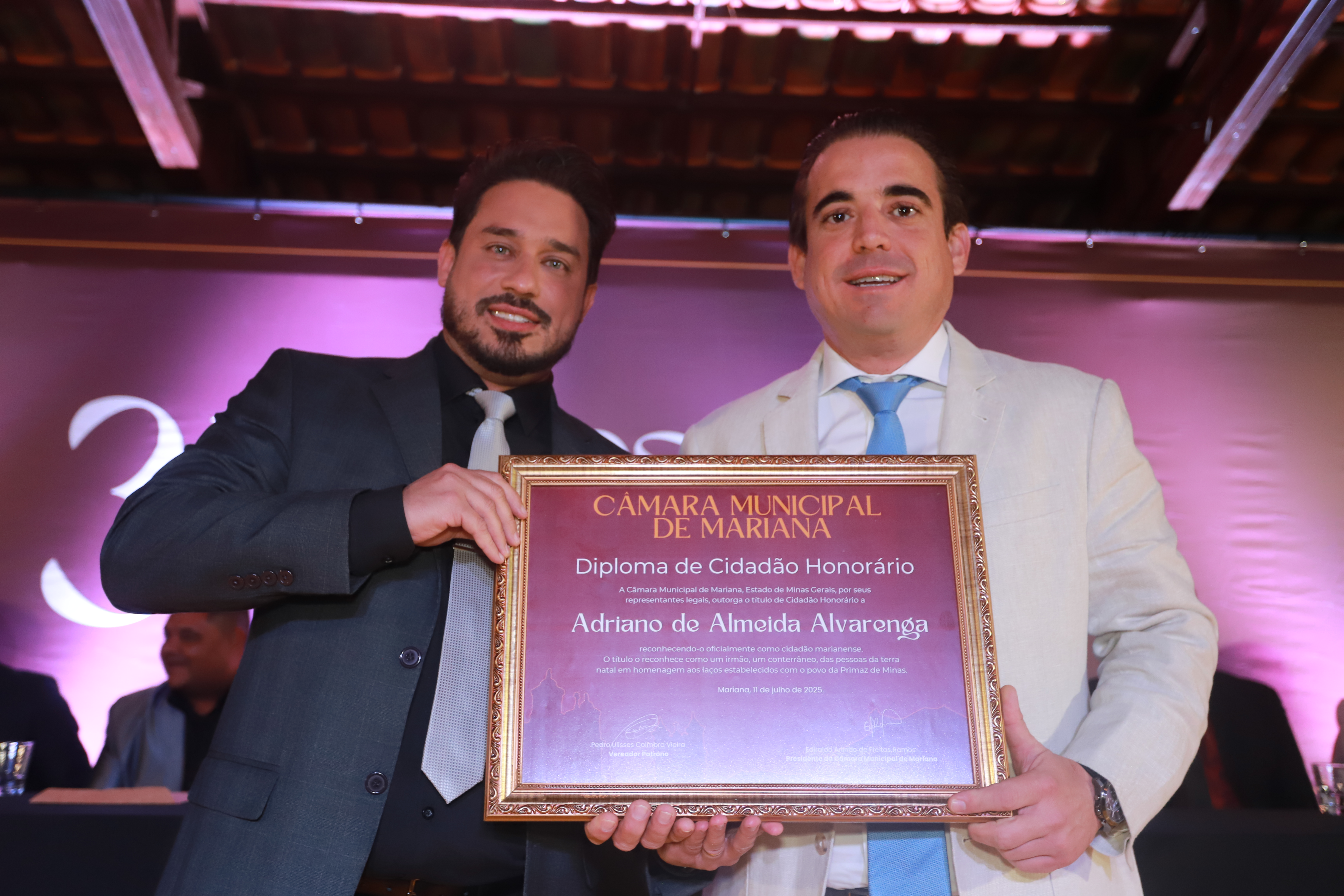 Câmara de Mariana celebra 314 anos com entrega de 26 títulos e homenagens em noite solene