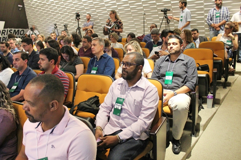 Vereadores participam de reunião que concede LOC para retorno das atividades da Samarco.