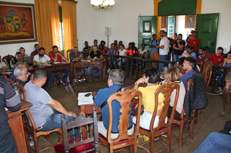 Reunião aconteceu no plenário da Câmara de Mariana.