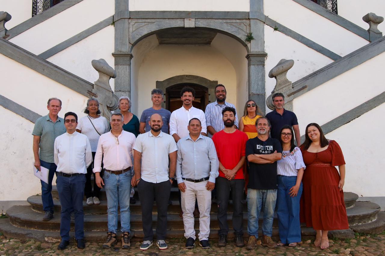 Membros do COMPAT visitam a exposição durante a Jornada do Patrimônio