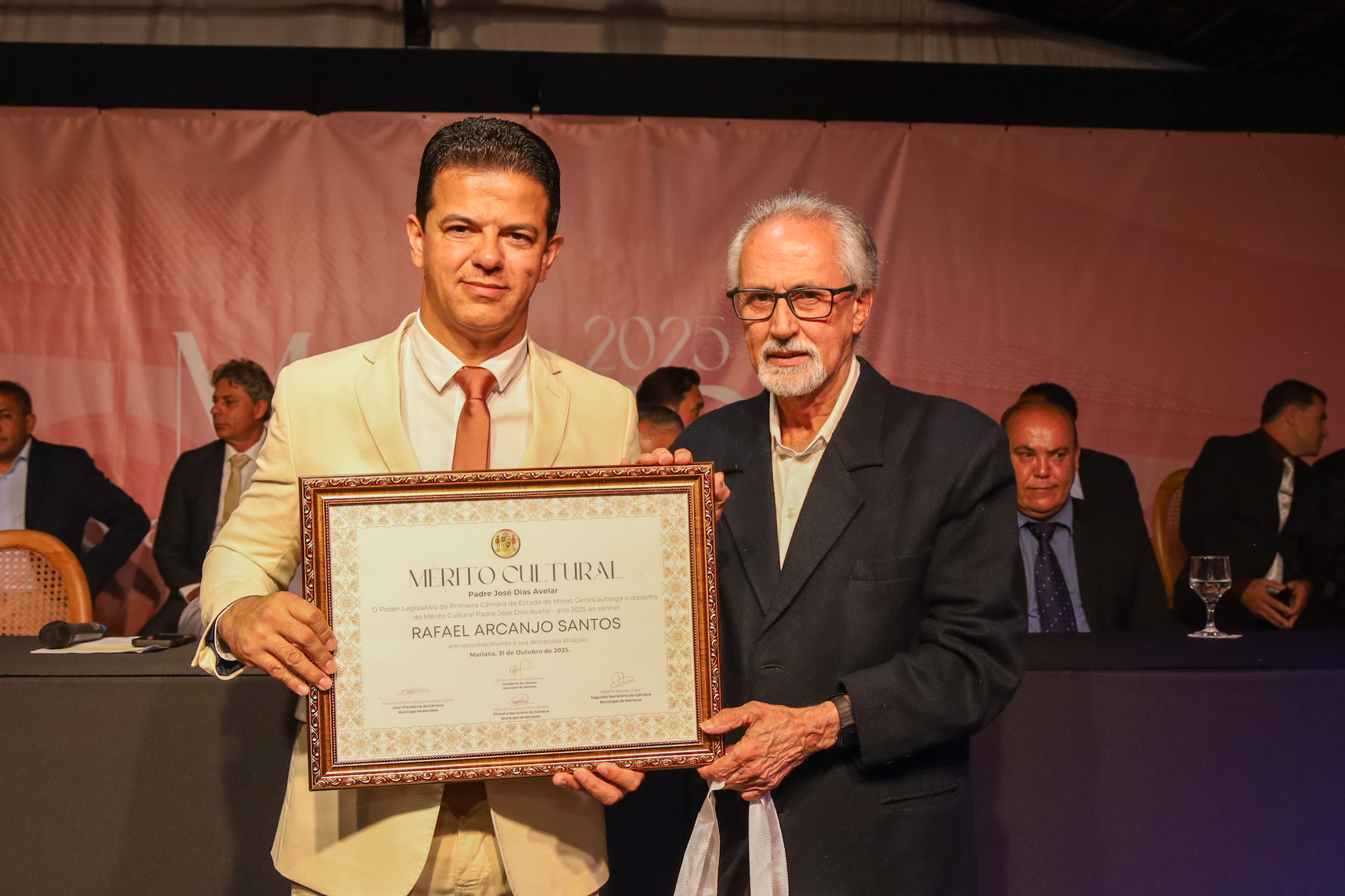 Câmara Municipal de Mariana homenageia personalidades com o Mérito Educacional, Cultural, Social, Racial e Aldravista - Edição 2025