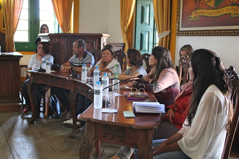 Convidados da reunião sobre inclusão de pessoas com deficiência.