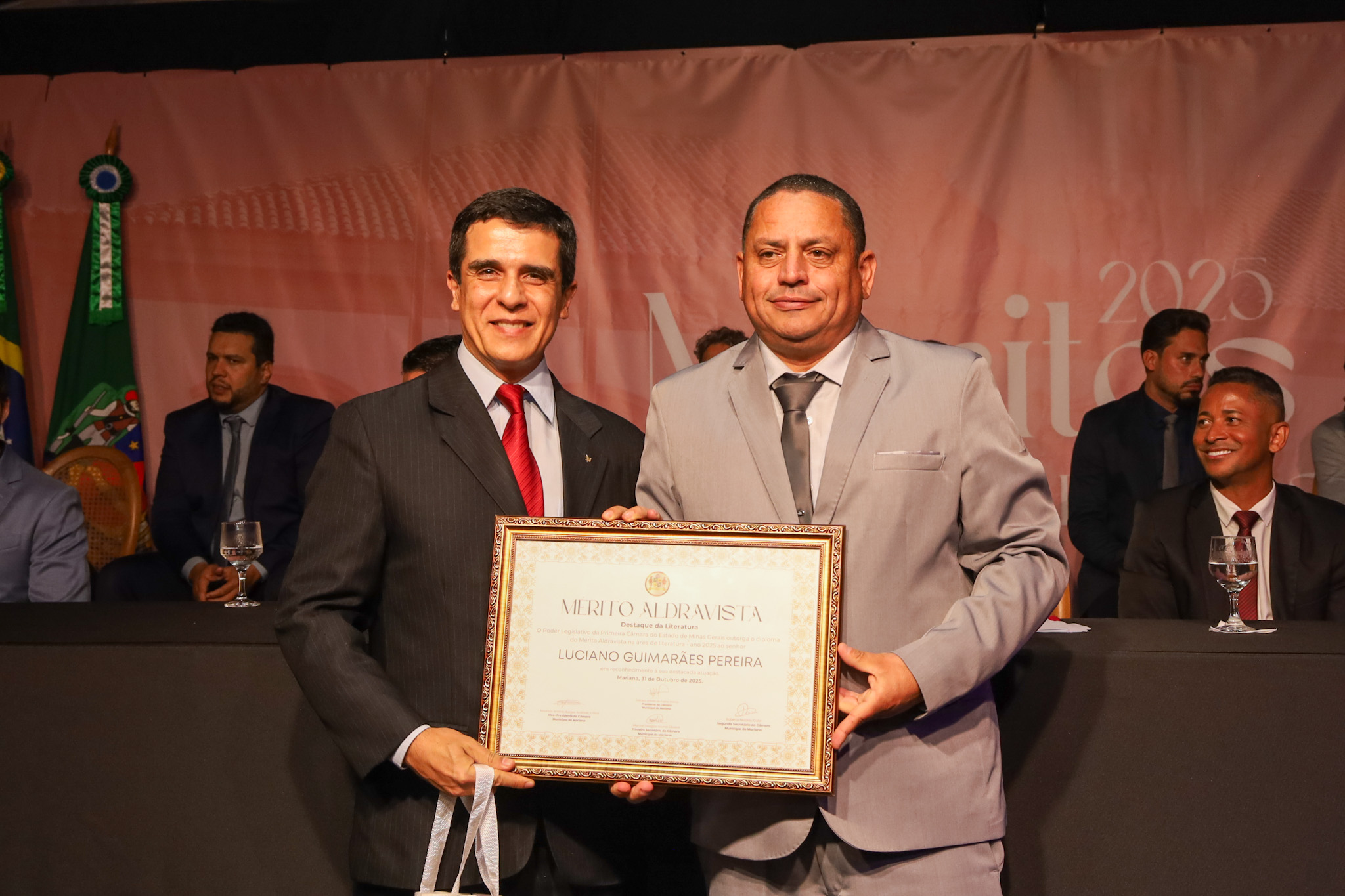 Câmara Municipal de Mariana homenageia personalidades com o Mérito Educacional, Cultural, Social, Racial e Aldravista - Edição 2025