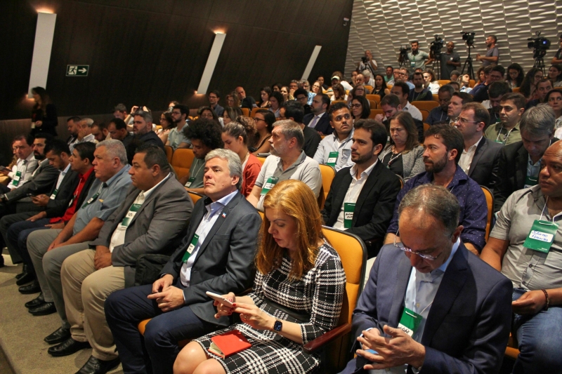 Vereadores participam de reunião que concede LOC para retorno das atividades da Samarco.