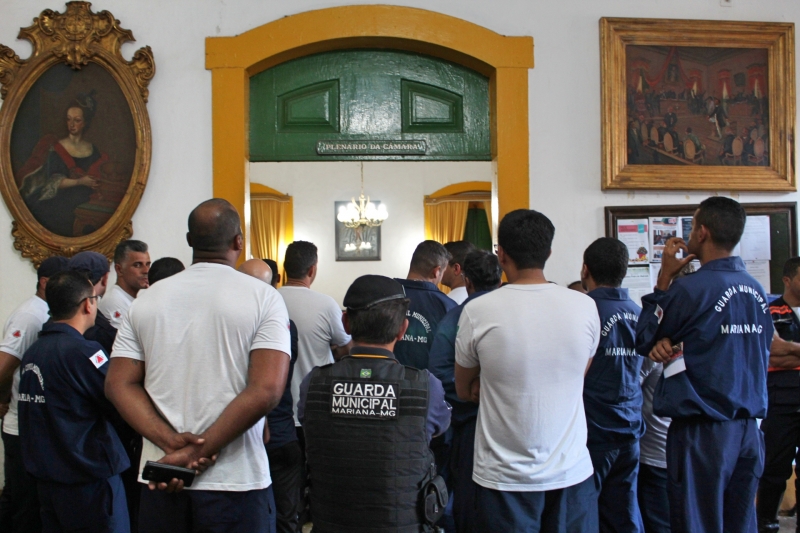 Guardas Municipais participam da reunião do dia.