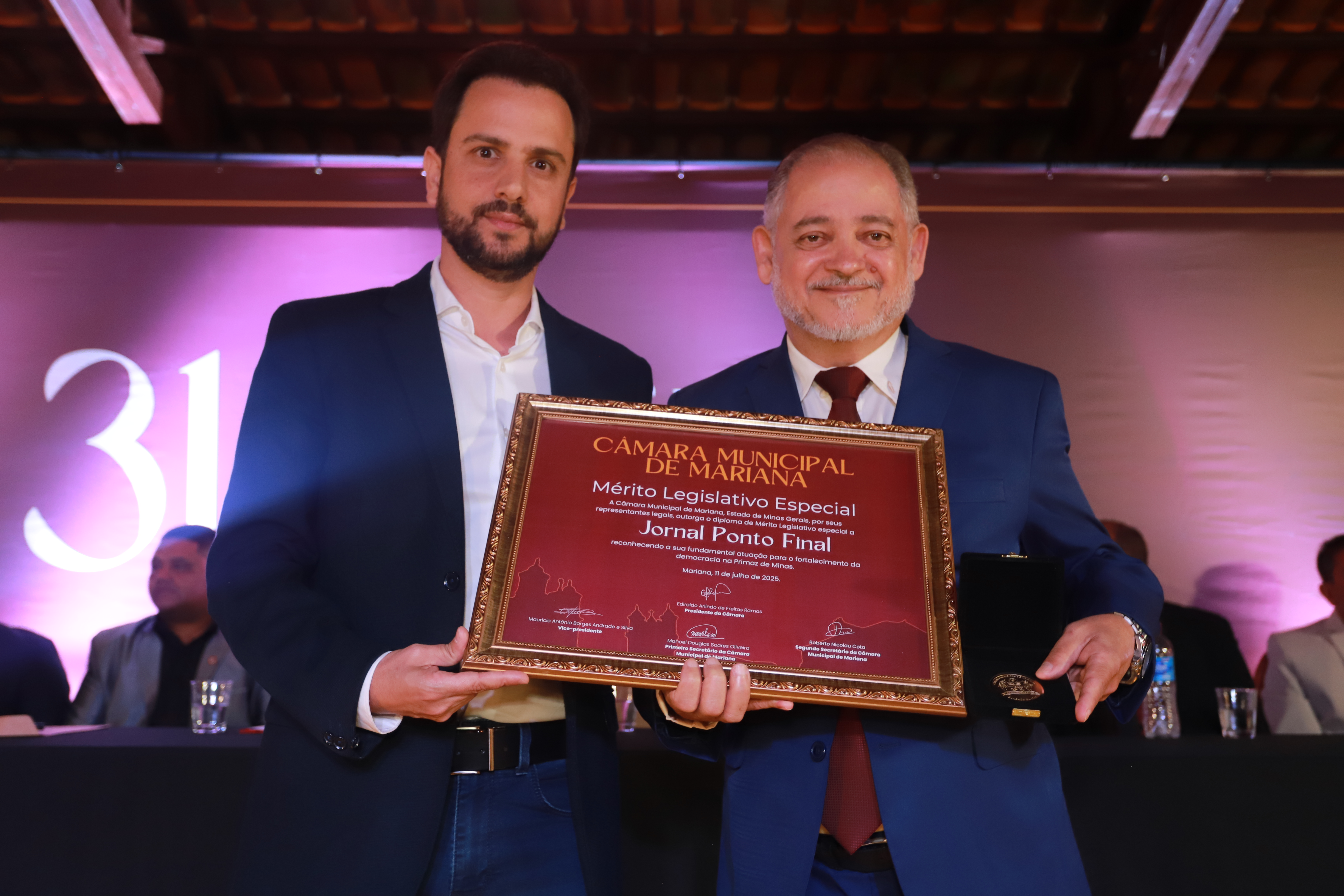 Câmara de Mariana celebra 314 anos com entrega de 26 títulos e homenagens em noite solene