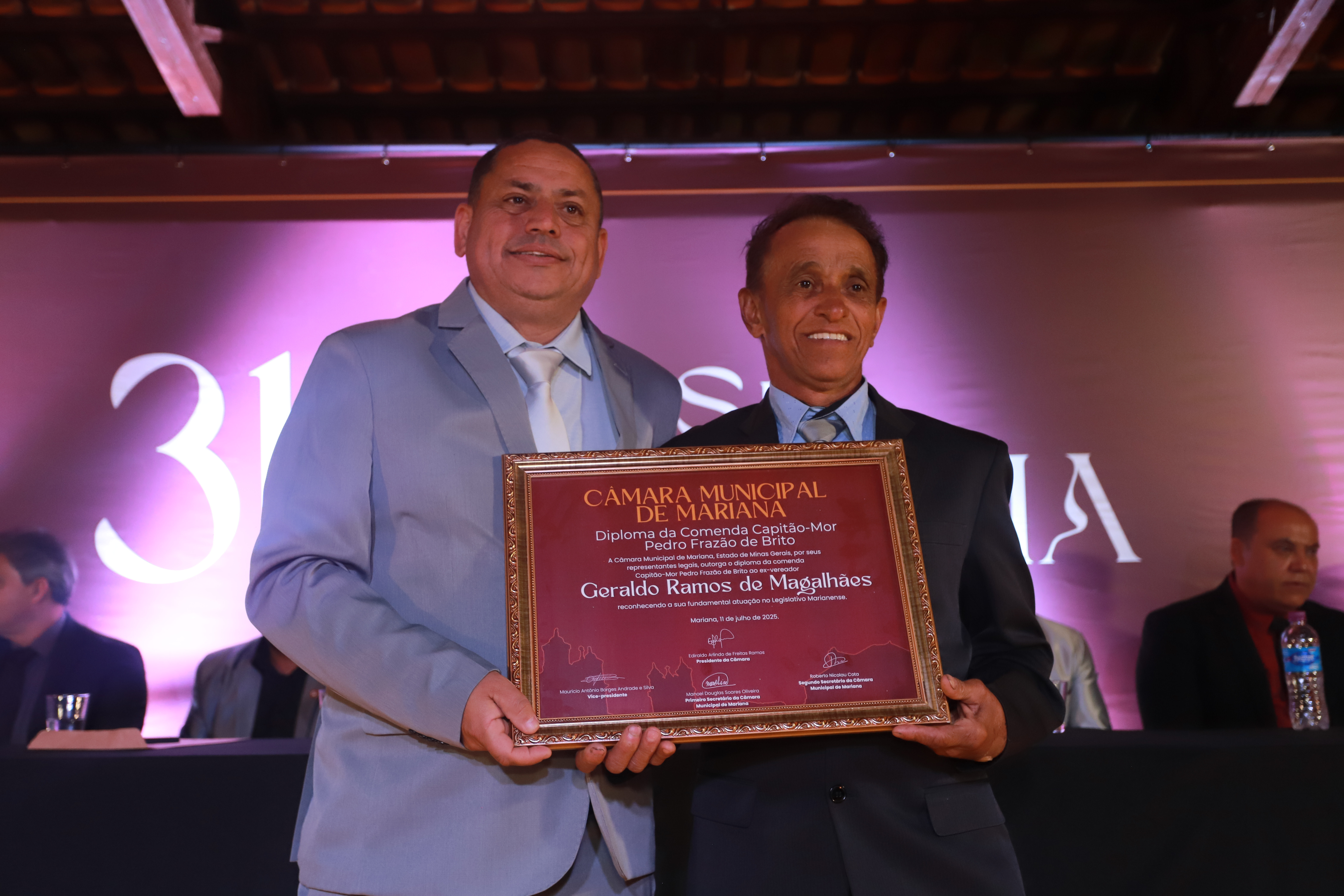 Câmara de Mariana celebra 314 anos com entrega de 26 títulos e homenagens em noite solene
