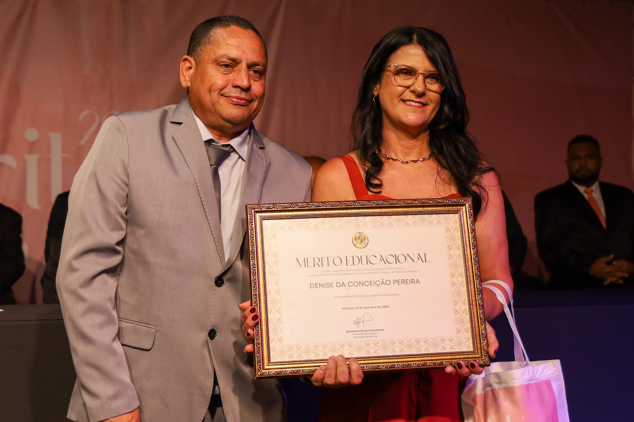 Câmara Municipal de Mariana homenageia personalidades com o Mérito Educacional, Cultural, Social, Racial e Aldravista - Edição 2025