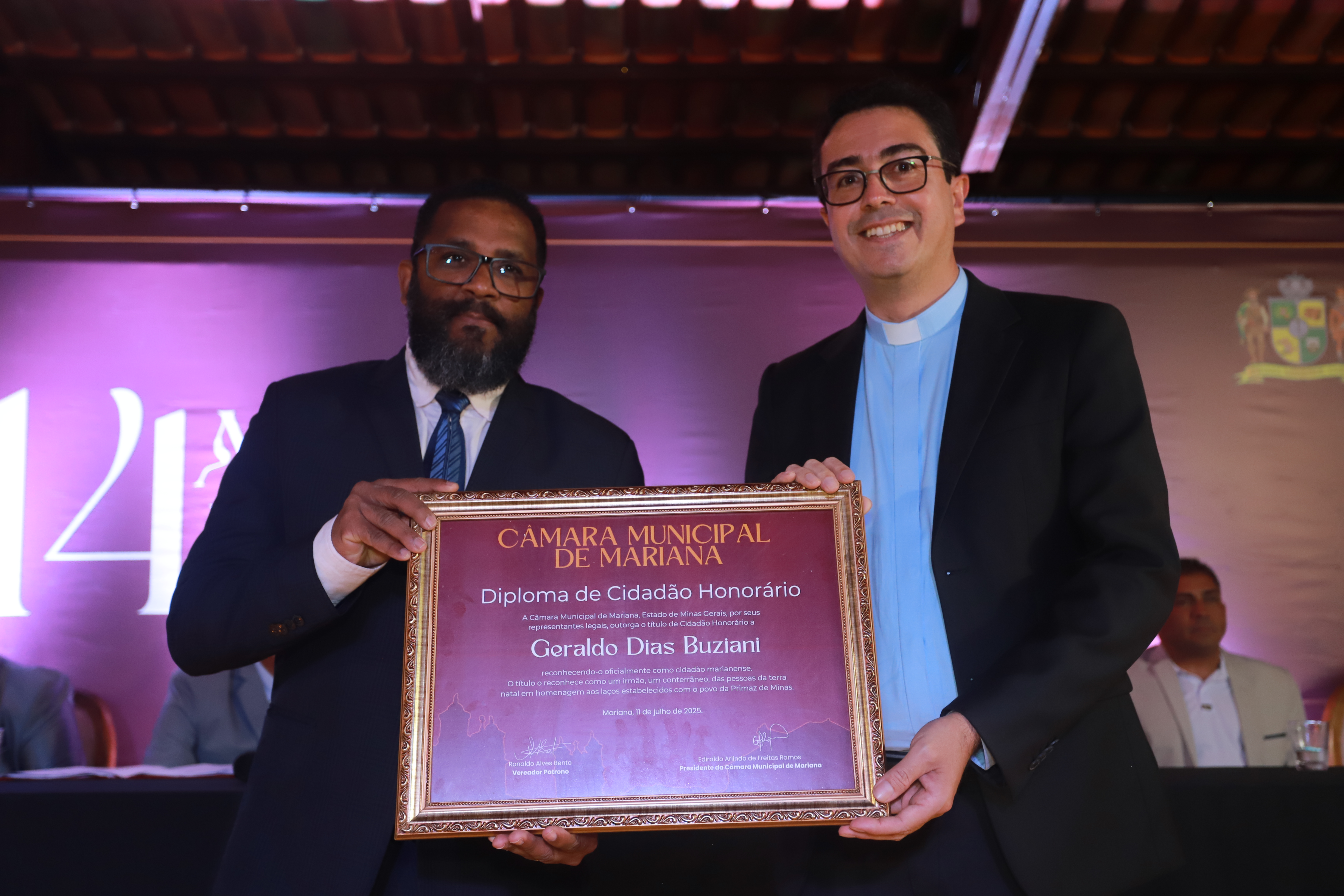 Câmara de Mariana celebra 314 anos com entrega de 26 títulos e homenagens em noite solene
