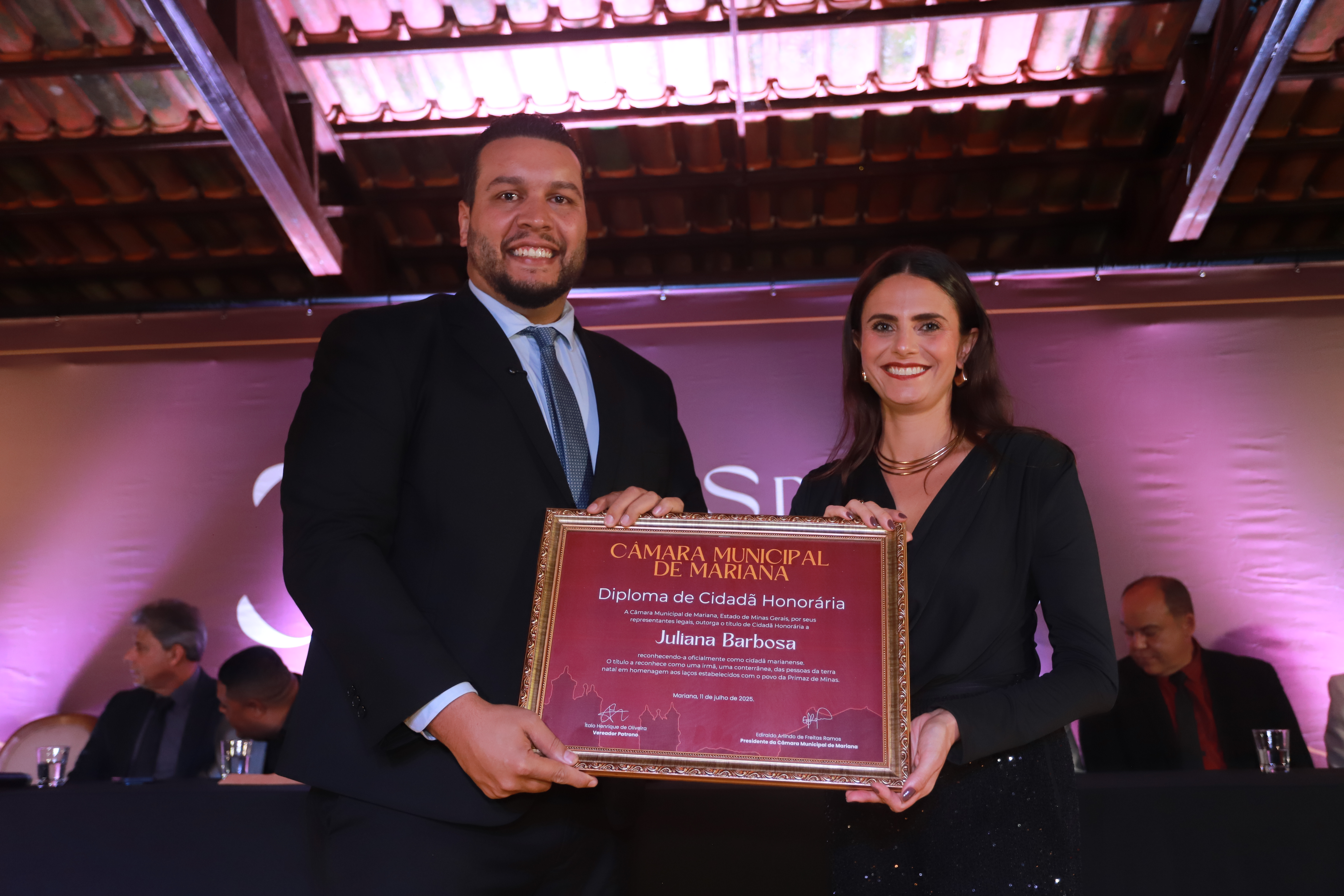 Câmara de Mariana celebra 314 anos com entrega de 26 títulos e homenagens em noite solene
