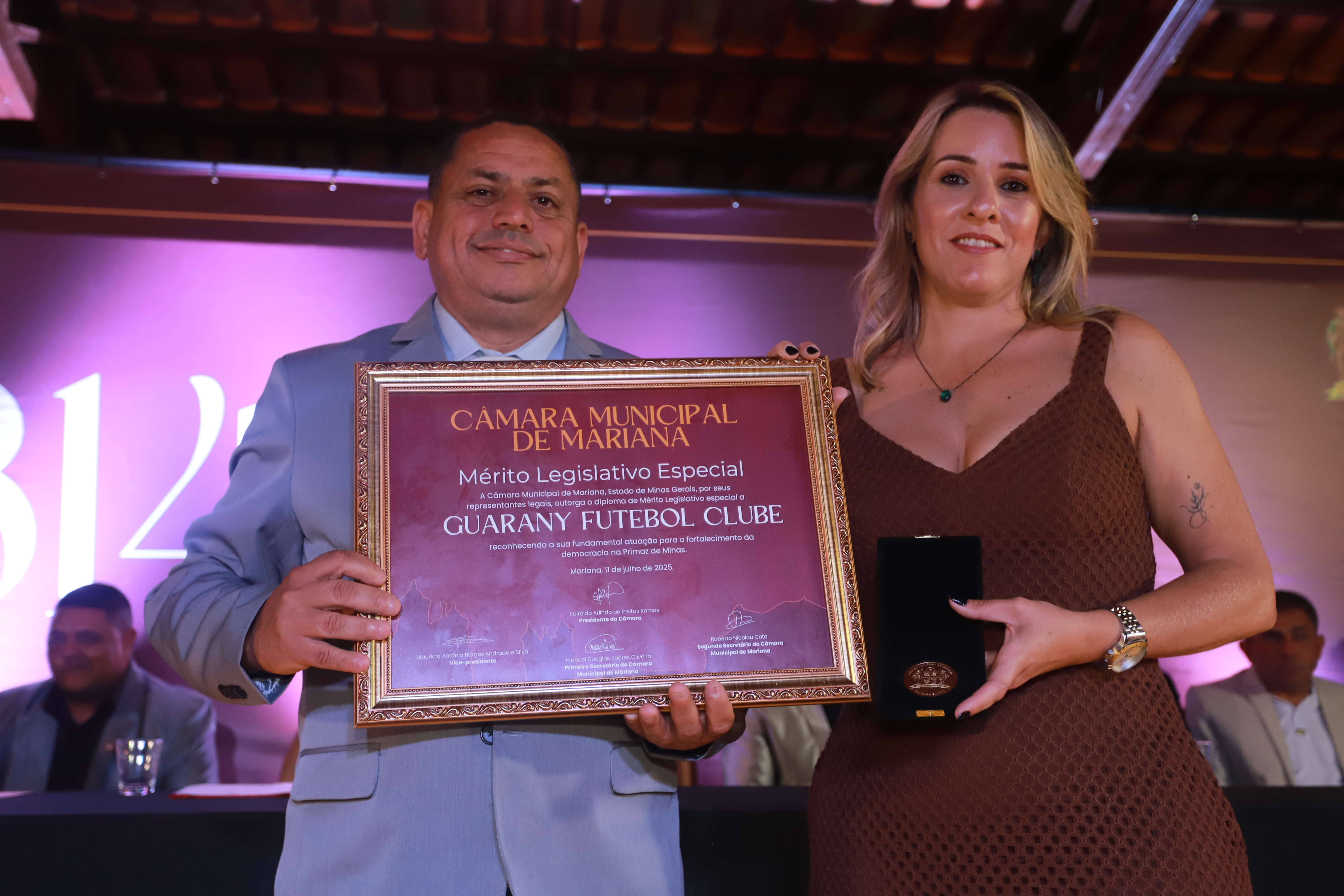 Câmara de Mariana celebra 314 anos com entrega de 26 títulos e homenagens em noite solene