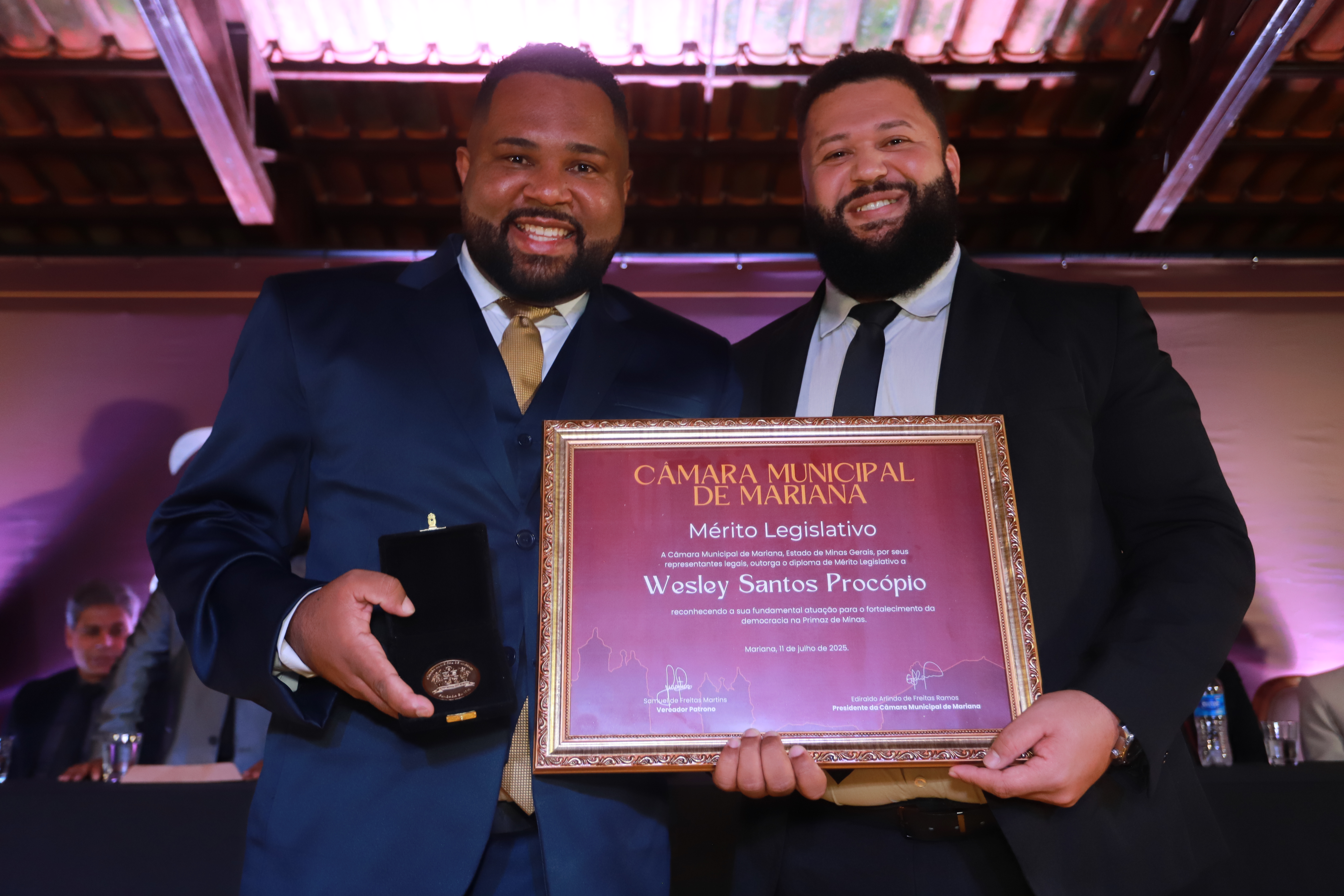 Câmara de Mariana celebra 314 anos com entrega de 26 títulos e homenagens em noite solene