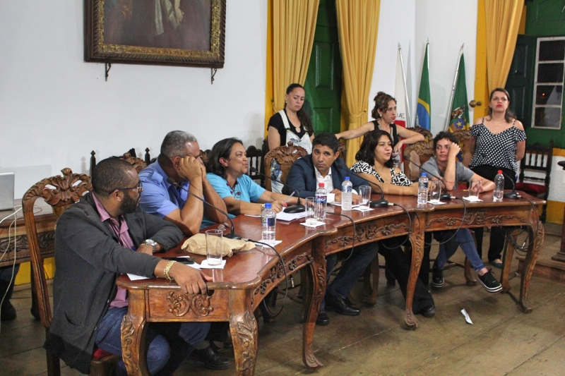Vereadores debatem os assuntos da 30ª Reunião Ordinária.