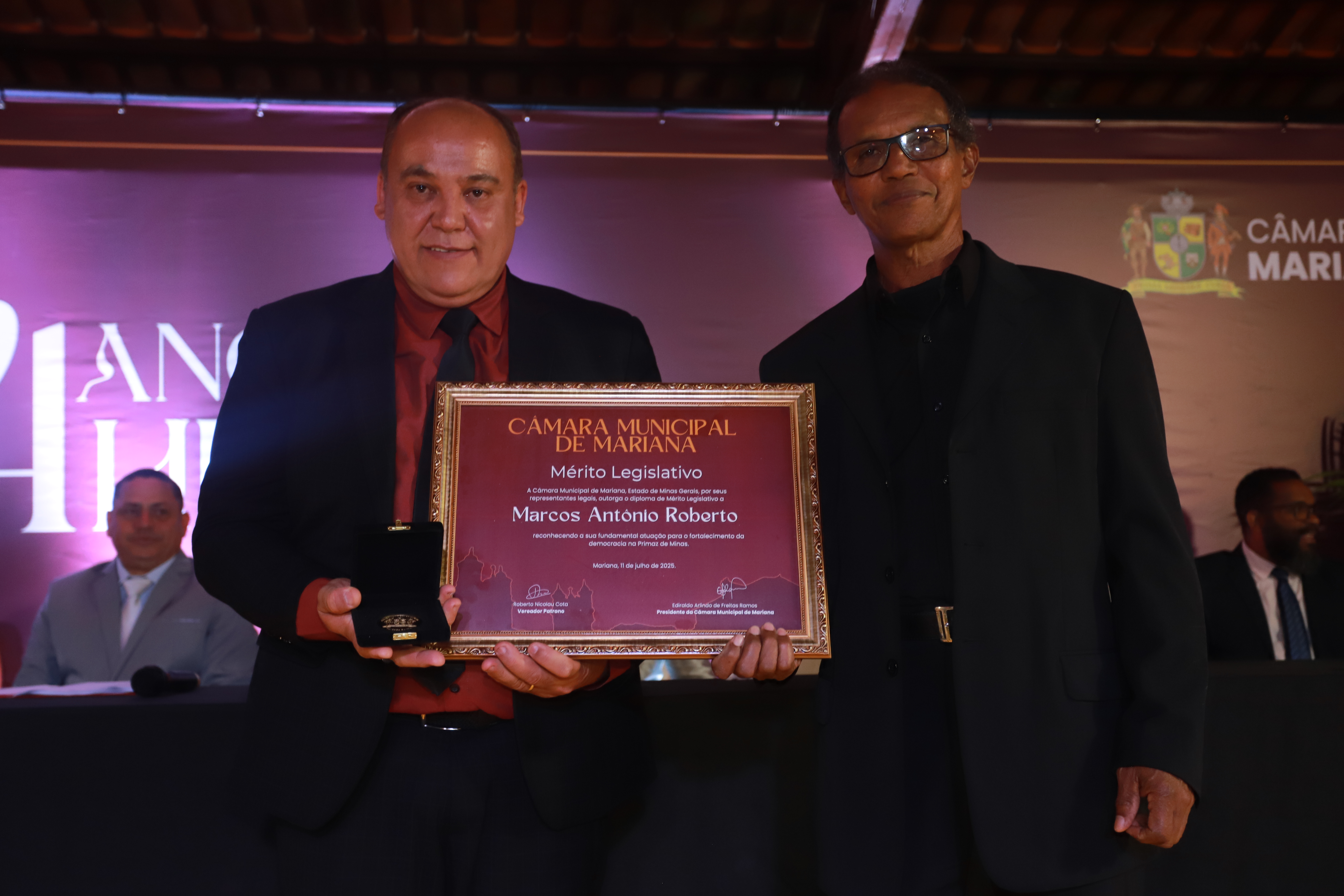 Câmara de Mariana celebra 314 anos com entrega de 26 títulos e homenagens em noite solene