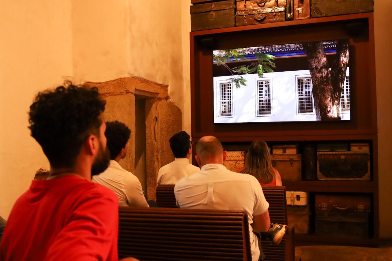 Membros do COMPAT visitam a exposição Nos Trilhos do Tempo durante a Jornada do Patrimônio.