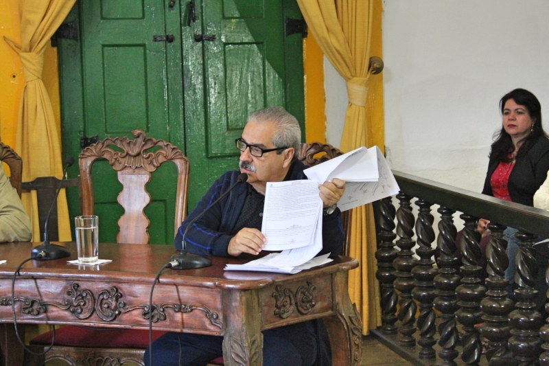 Vereador Marcelo Macedo (PSDB) defende esclarecimentos sobre projeto em votação.
