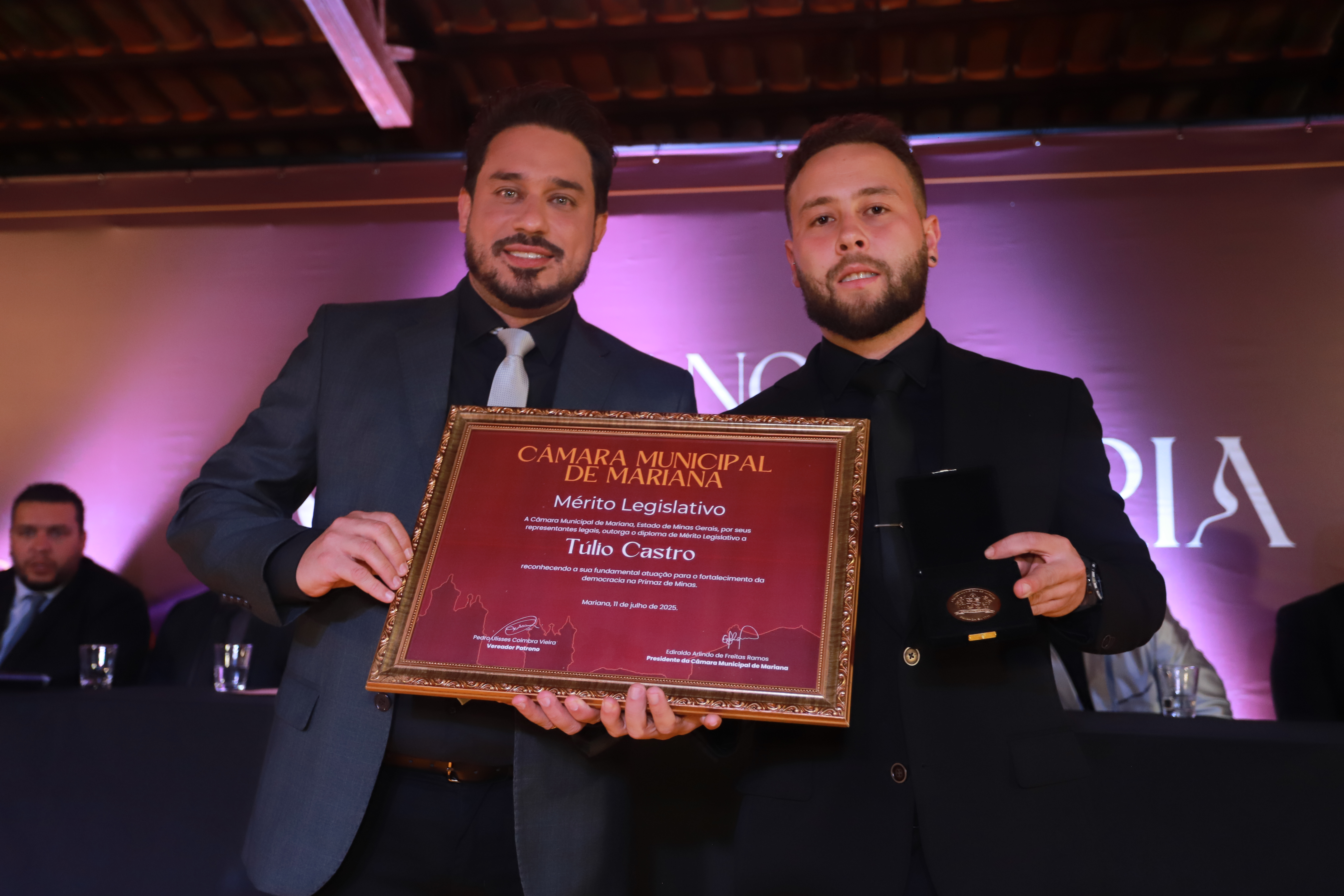 Câmara de Mariana celebra 314 anos com entrega de 26 títulos e homenagens em noite solene