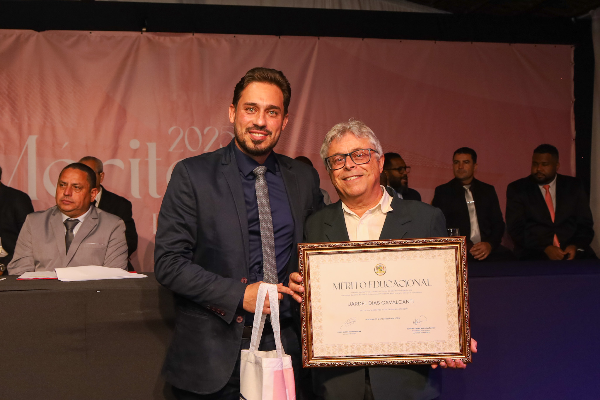 Câmara Municipal de Mariana homenageia personalidades com o Mérito Educacional, Cultural, Social, Racial e Aldravista - Edição 2025