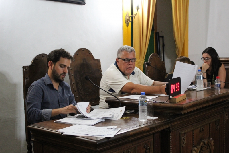 Vereadores pedem esclarecimentos sobre situação de postos de combustíveis da cidade
