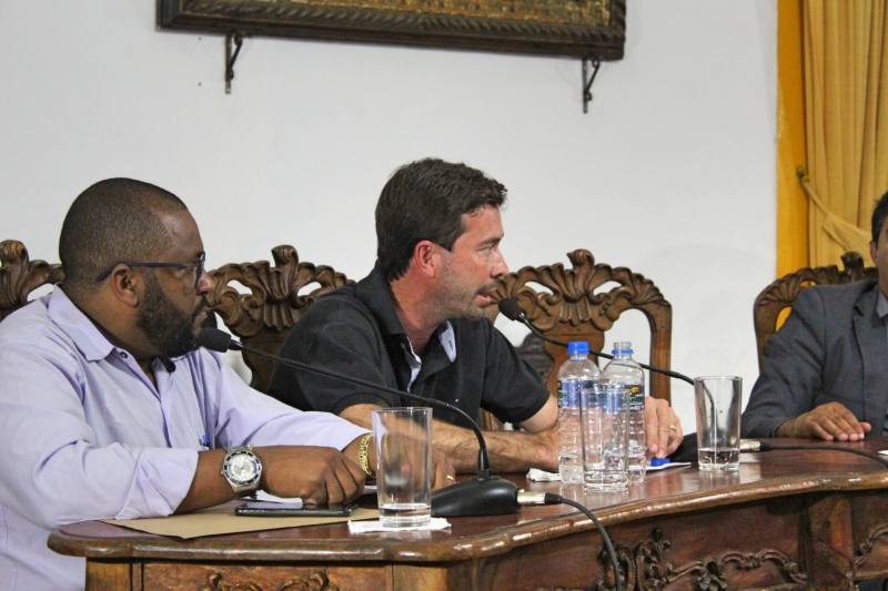 Vereadores Gerson Cunha (PSC) e Ronaldo Bento (PSB) defendem requerimentos apresentados.