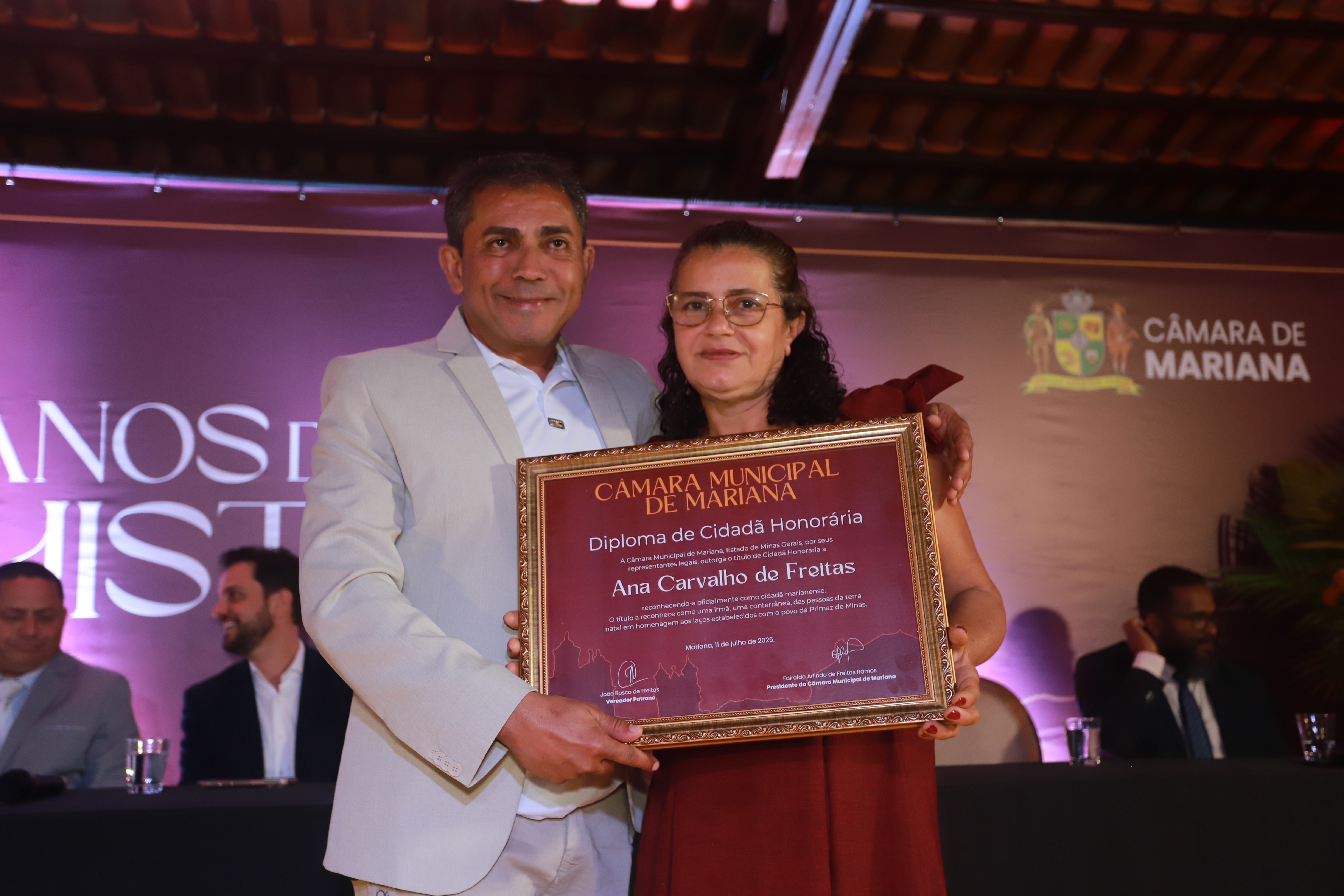Câmara de Mariana celebra 314 anos com entrega de 26 títulos e homenagens em noite solene