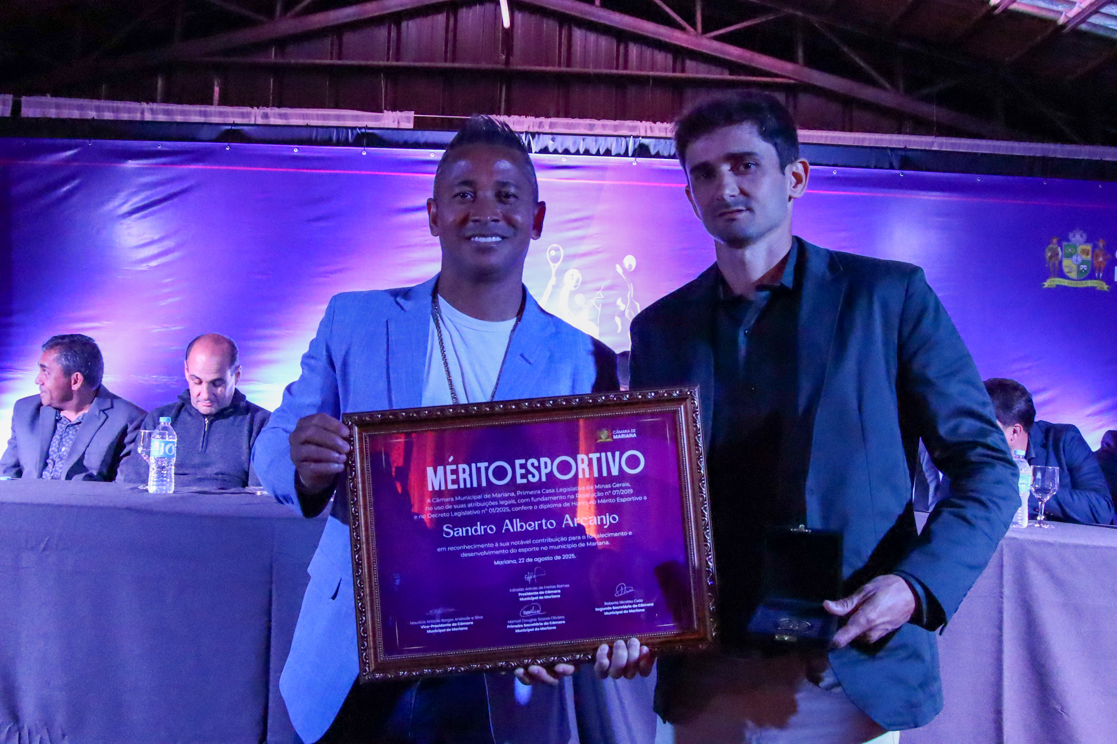 Câmara de Mariana homenageia cidadãos com a medalha do Mérito Esportivo 2025