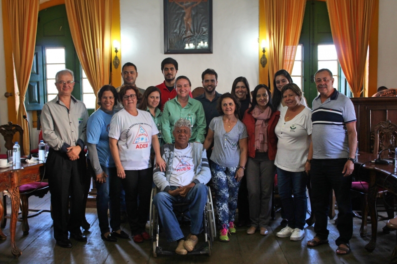 Convidados da reunião sobre inclusão de pessoas com deficiência.