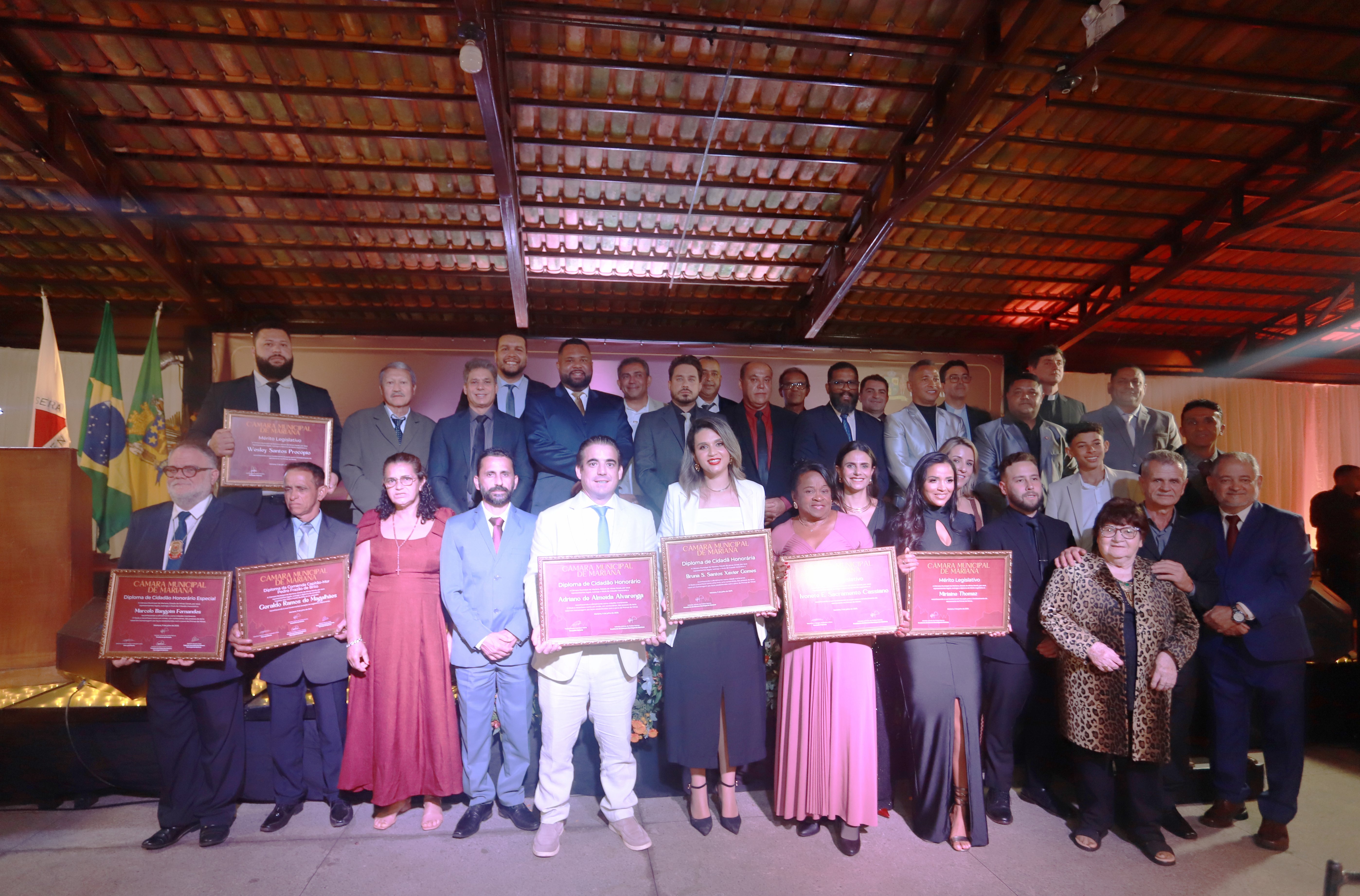 Câmara de Mariana celebra 314 anos com entrega de 26 títulos e homenagens em noite solene