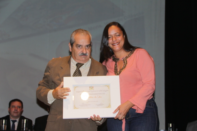 Câmara homenageia destaques da educação, cultura, ação social e igualdade racial em sessão solene