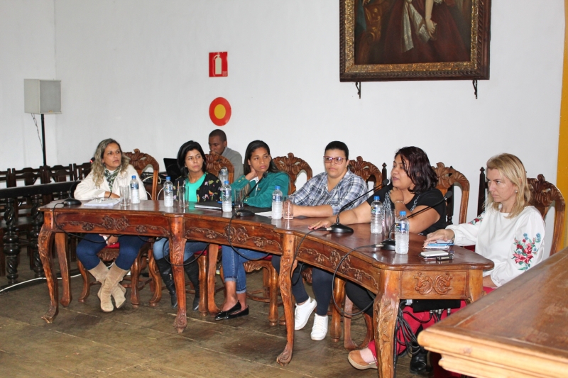 Convidados para a reunião sobre maus tratos contra animais em Mariana.