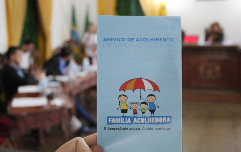 Vereadores recebem equipe do programa Família Acolhedora de Mariana