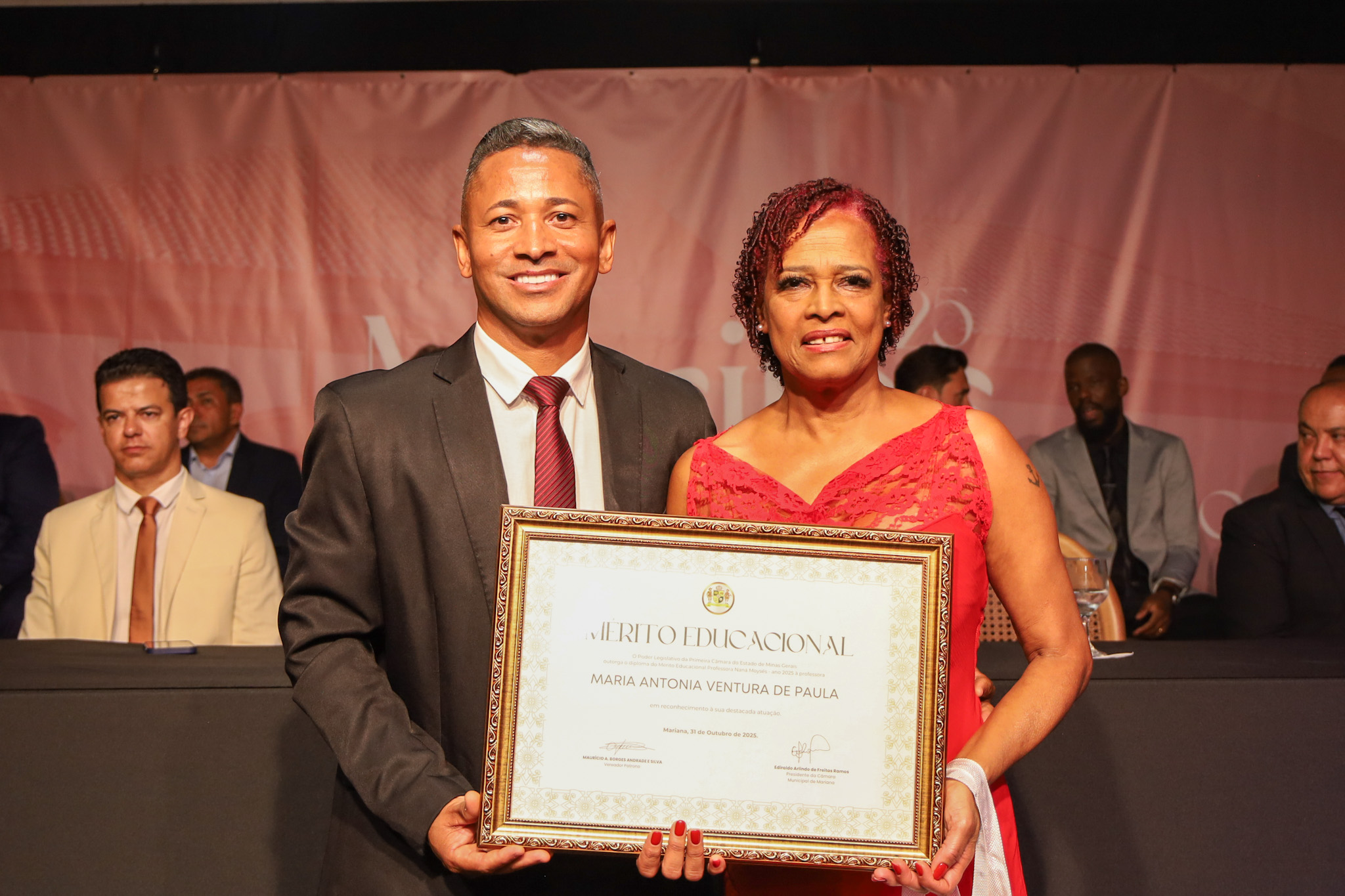 Câmara Municipal de Mariana homenageia personalidades com o Mérito Educacional, Cultural, Social, Racial e Aldravista - Edição 2025