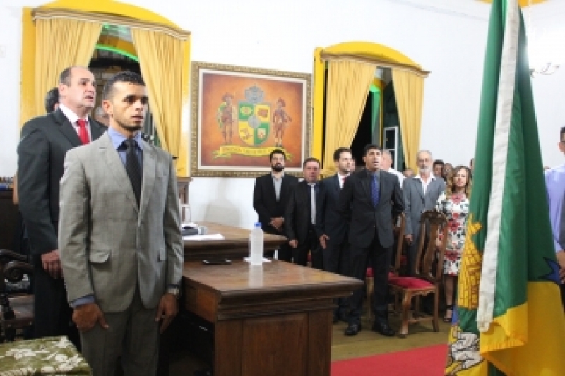 Câmara homenageia cidadãos e projeto que fortalecem área da educação