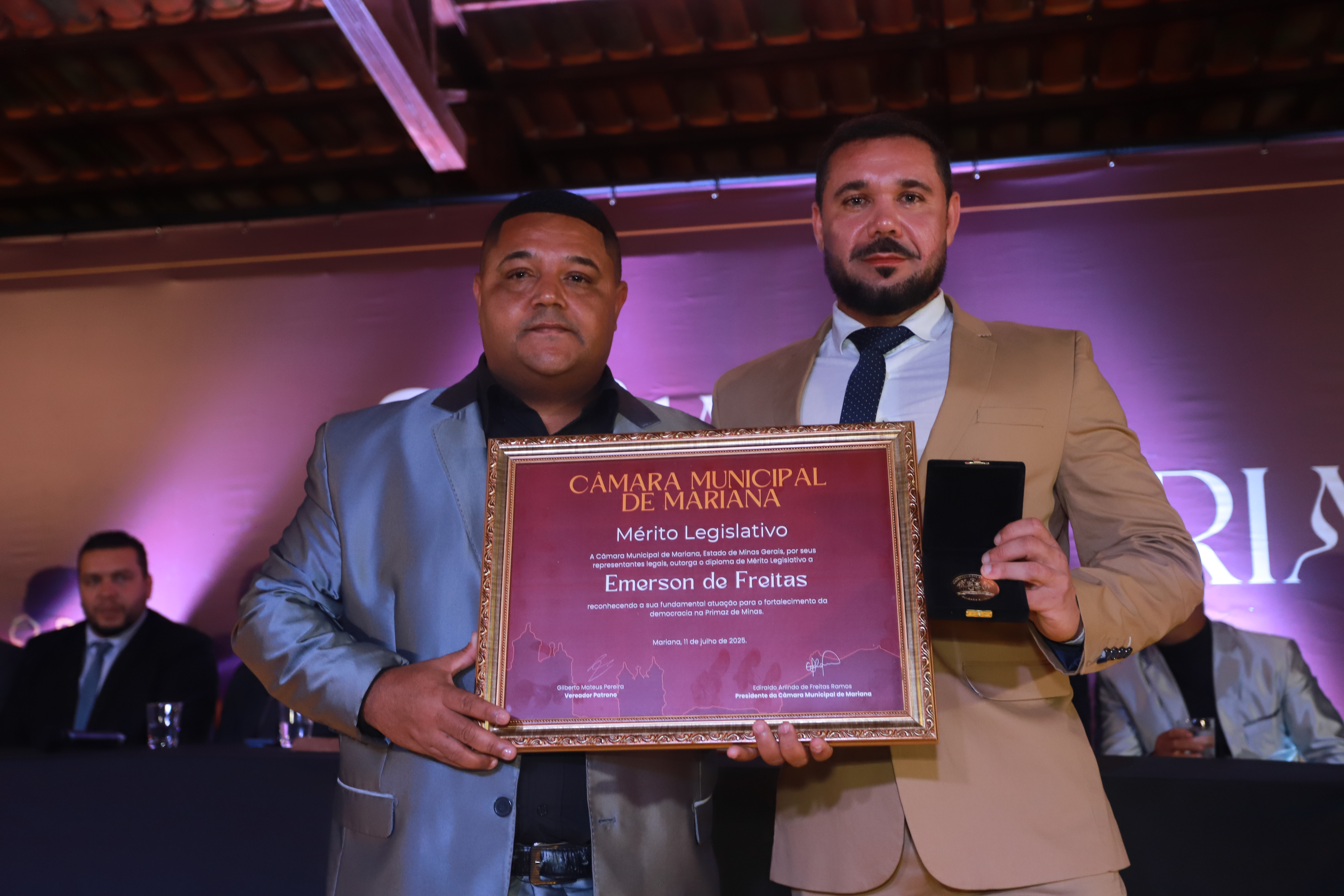 Câmara de Mariana celebra 314 anos com entrega de 26 títulos e homenagens em noite solene