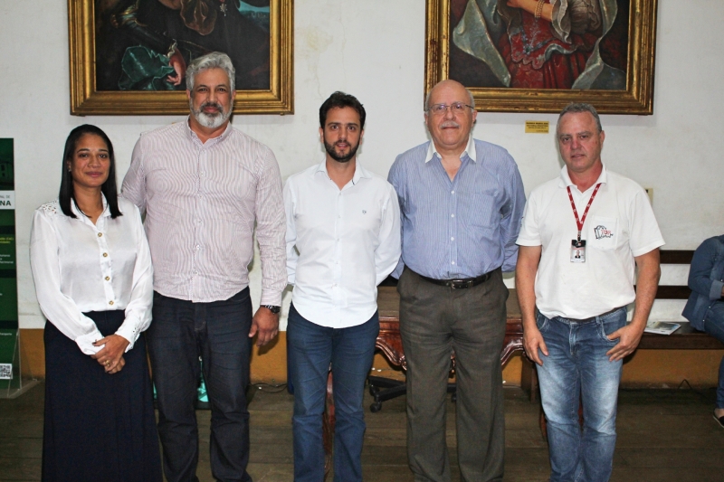 Representantes da TV TOP Cultura participam da reunião do dia.