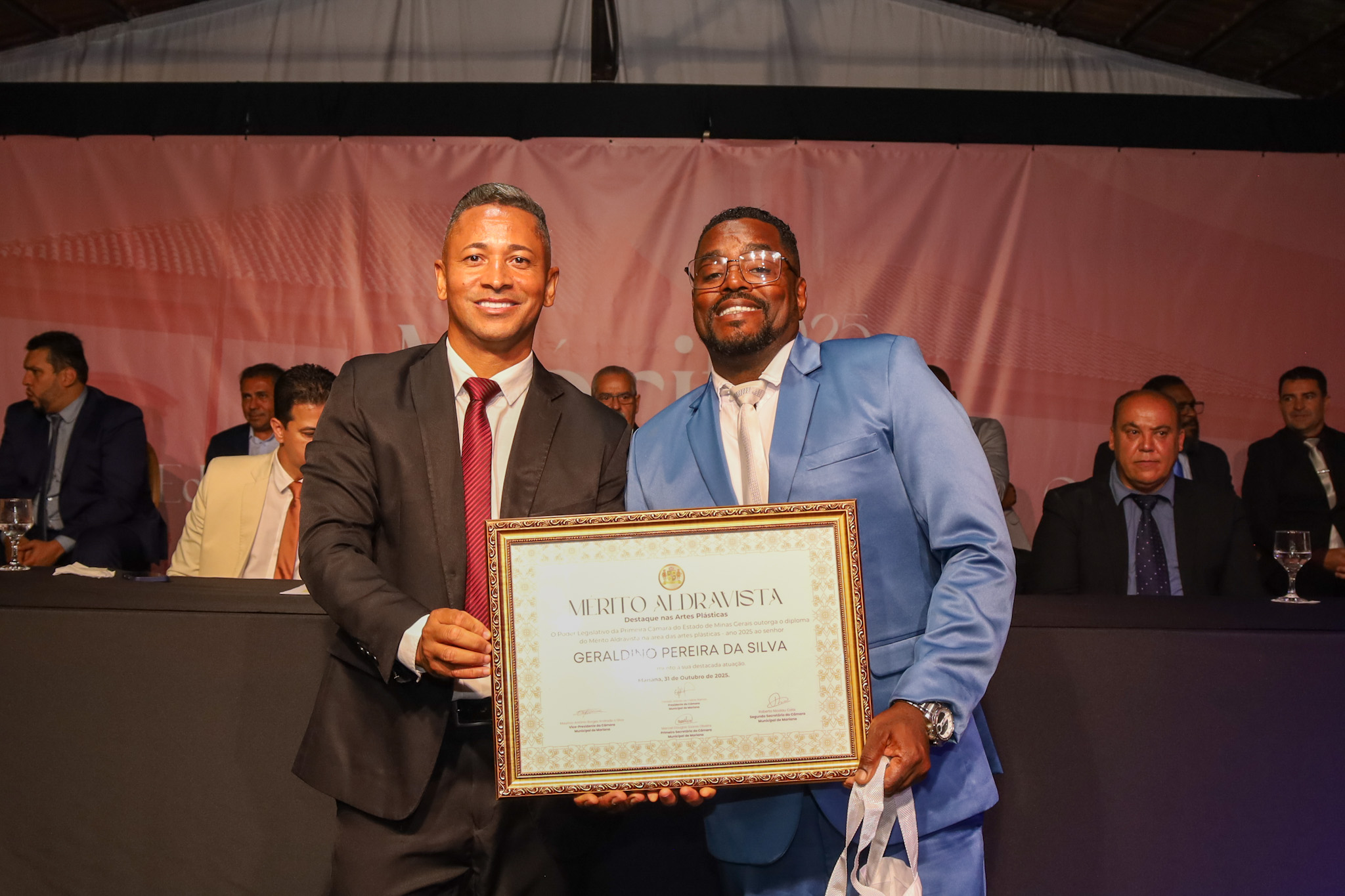 Câmara Municipal de Mariana homenageia personalidades com o Mérito Educacional, Cultural, Social, Racial e Aldravista - Edição 2025